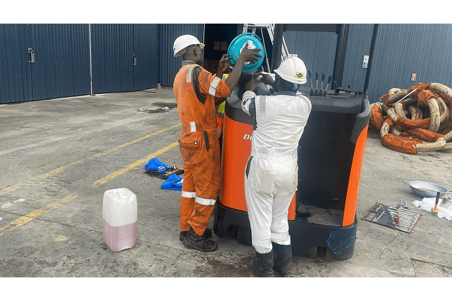 Yinson Electric Stacker servicing