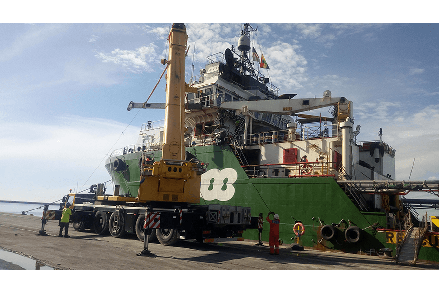 Telescopic boom hydraulic cylinder resealing & general maintenance - JP Stork 888